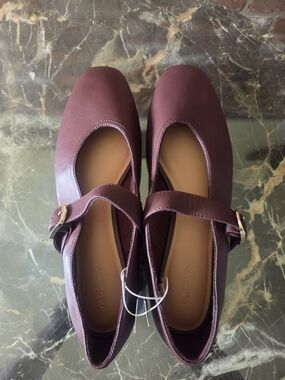 Old Navy Women's Mary Jane Flats in Burgundy